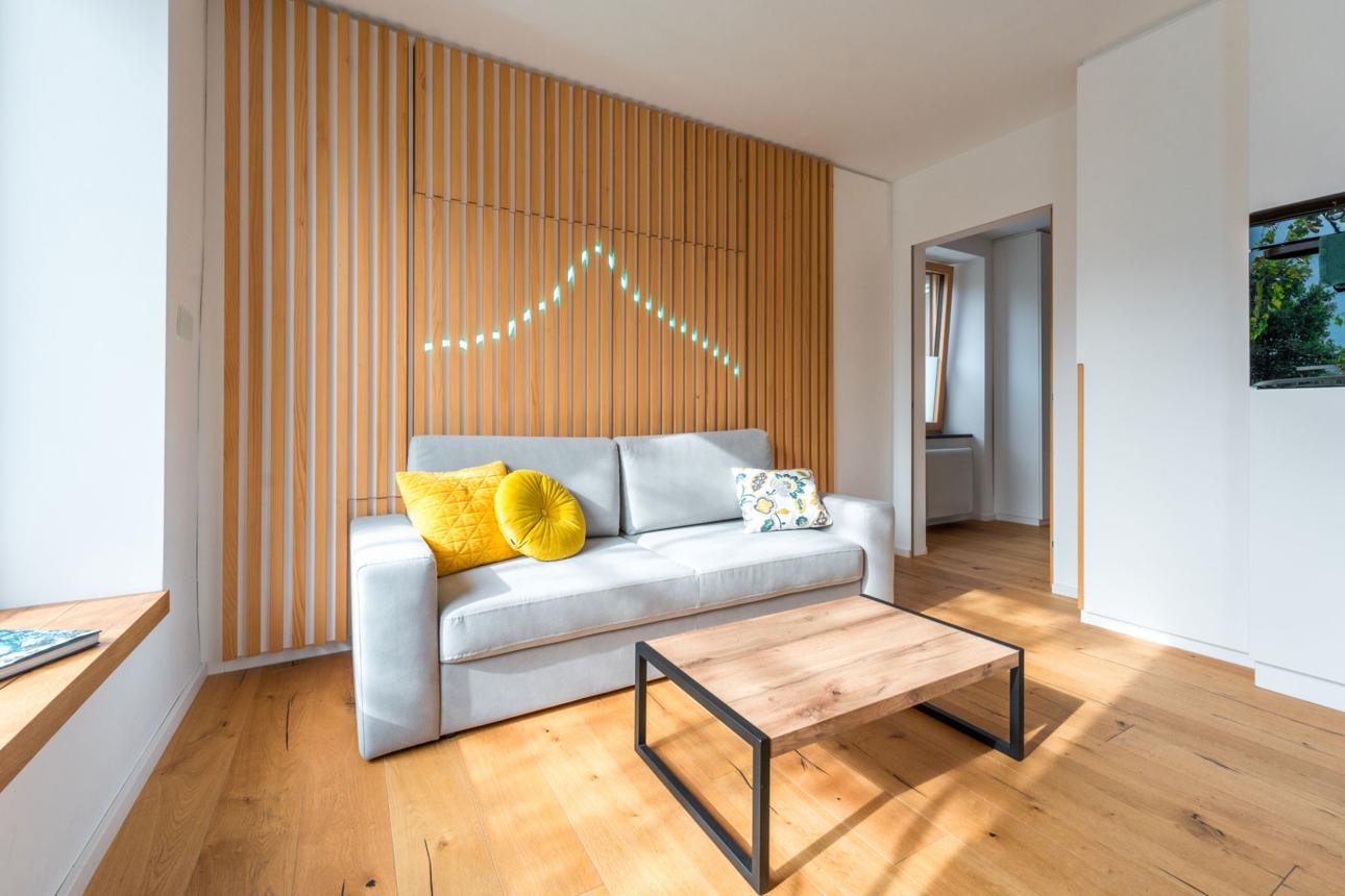 Best Lighting for Small Living Rooms: Brighten Your Space Without Clutter