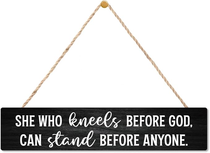 AGMDESIGN She Who Kneels Before God Can Stand Before Anyone Christian Wood Sign, Faith-Based Wall Decor for Shelf Door Desk, Bible Verse Wood Hanging Plaque for Prayer Room Bedroom Home Office Church
