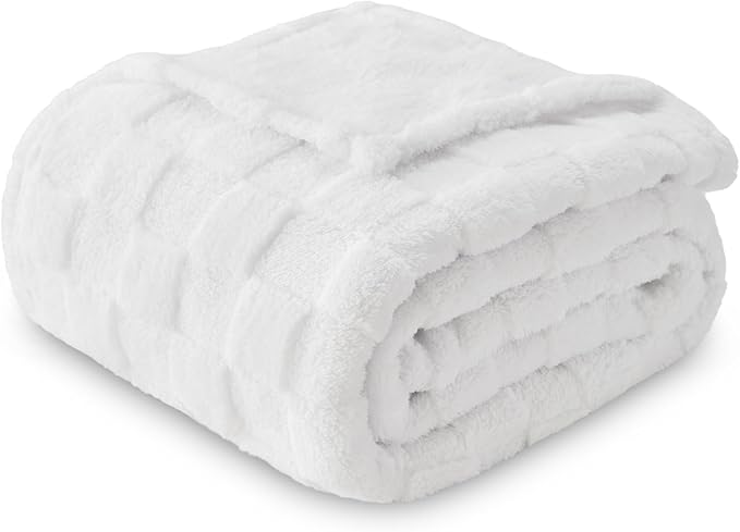NEWCOSPLAY Super Soft Throw Blanket White Premium Silky Flannel Fleece 3D Checkered Lightweight Bed Blanket All Season Use (White Checkered, Throw(50"x70"))