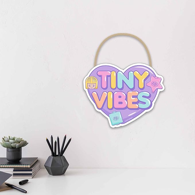 Mattel Polly Pocket Tiny Vibes Hanging Wood Wall Decor - Fun Polly Pocket Sign for Bedroom or Playroom