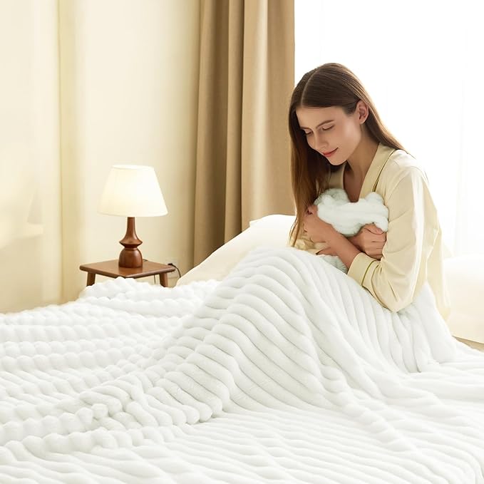 Soft Off White King Size Blanket for Bed - 300GSM Cozy Bedding Fleece Blanket for Women, Large Lightweight Sofa Couch Cover Bed Blankets for Her Him, Home Room Decor, Off White, 108x90 Inches