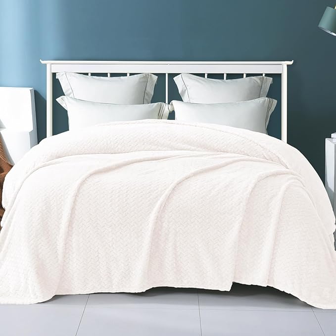 Exclusivo Mezcla Fleece King Size Blanket for Bed, 90x104 Inches Soft Cozy Jacquard Flannel Blankets, Lightweight Fuzzy Plush Warm for Women, Off White