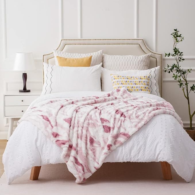 Super Soft Faux Fur Throw Blanket- Royal Luxury Cozy Plush Rose Pink Color Blanket use for Couch Sofa Bed Chair, Reversible Fuzzy Faux Fur Velvet Blanket 50 Inch x 60 Inch (Printed Pink)