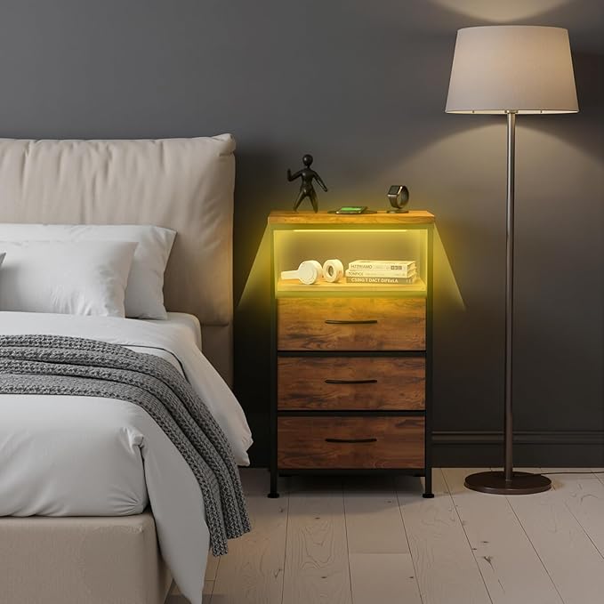 DUMOS Nightstand with Charging Station, Bedside End Table with 3 Fabric Drawers & USB/Type-C Ports and Outlets, Night Stand for Bedroom Furniture, Adjustable Feet and Variable Light Strip, Rust