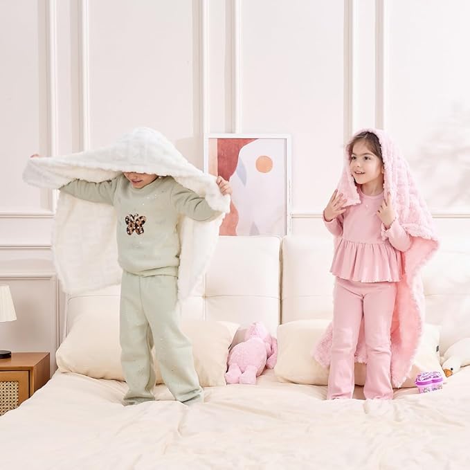 Belle Bow Baby Blanket 30x40 – Ultra Soft Fleece Bow Blanket for Gender Reveal, Cozy Baby & Pet Stroller Blanket for Newborn Infant Toddler (Cream)