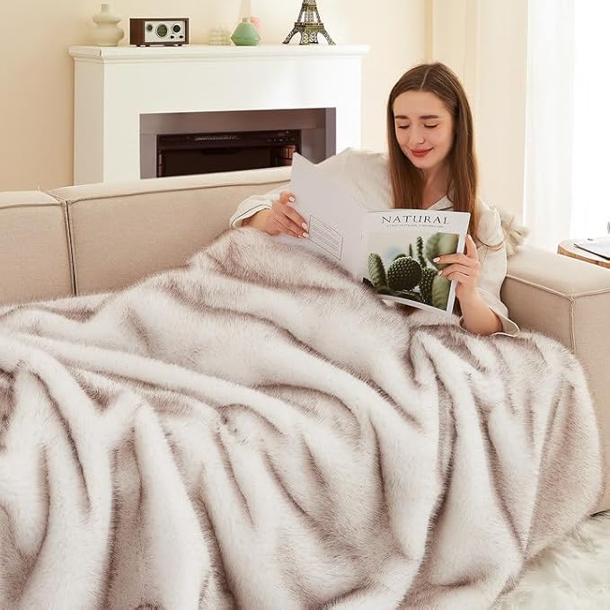 L'AGRATY Faux Fur Throw Blanket: 50''x 60'' Luxury Fluffy Plush Thick Faux Fur Blanket for Bed Couch Sofa - Cozy Soft Fuzzy Blankets for Women Man: Minky Couture Decoration Blanket (White Beige)