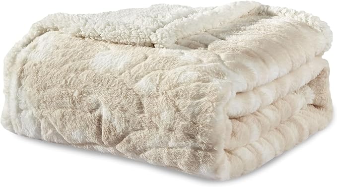 Elegant Comfort Luxury Valentine’s Day Sherpa Throw Blanket Ultra-Soft Cozy Velvet Aesthetic Fleece Throw - Micromink Sherpa for Her, Girlfriend, Sherpa Reversible Blanket- Alaska Beige