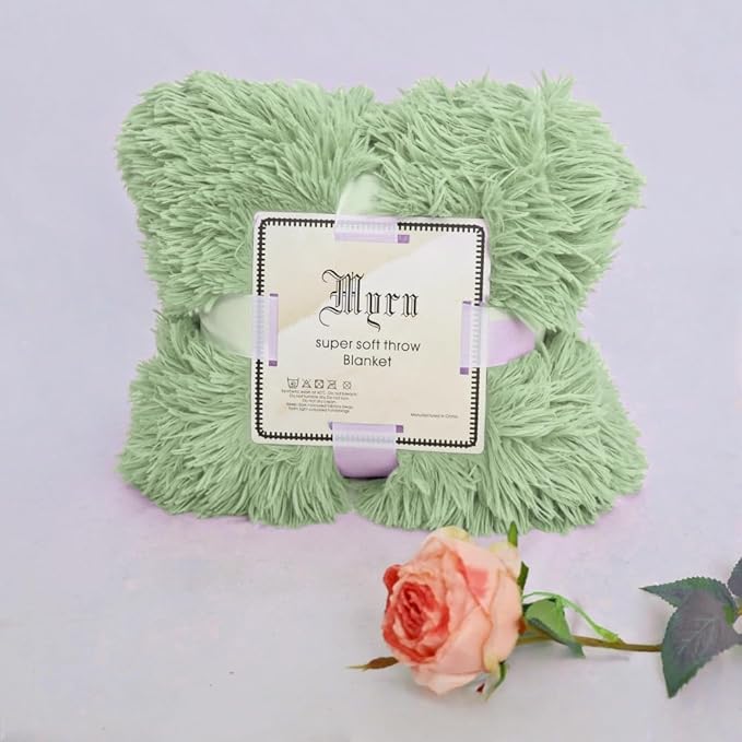 Ultra-Soft Plush Blanket – Luxurious Furry Throw for Bed, Sofa, or Couch – Cozy & Warm Quilt in Green (63x79 Inches)