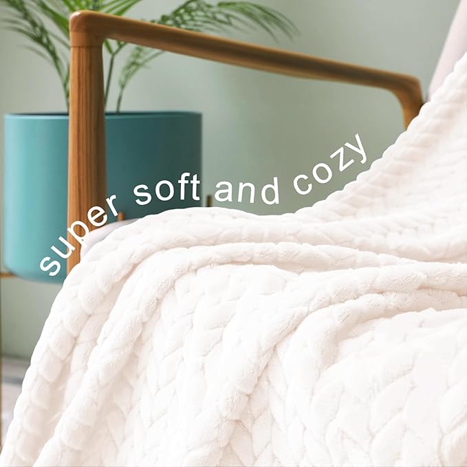 Exclusivo Mezcla Fleece King Size Blanket for Bed, 90x104 Inches Soft Cozy Jacquard Flannel Blankets, Lightweight Fuzzy Plush Warm for Women, Off White