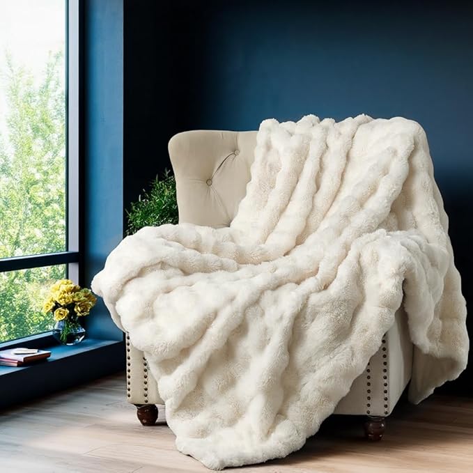 Wajade Fluffy Faux Fur Throw Blanket for Couch Bed 90x106, Luxury Soft Thick Fuzzy Plush Bubble Blanket, Warm Cozy Blanket for Sofa Chair, Ivory White