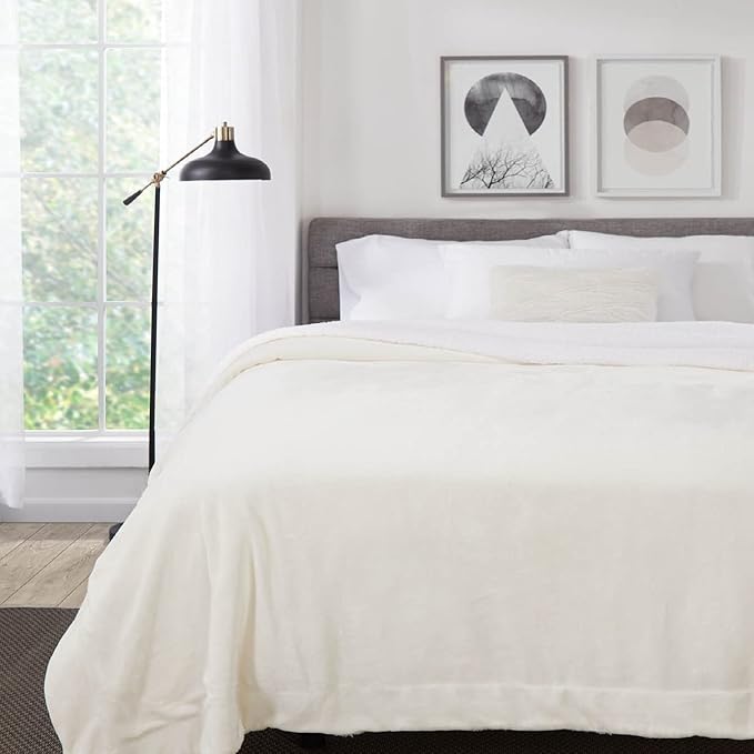 Genteele Sherpa Throw Blanket Super Soft Reversible Ultra Luxurious Plush Blanket, 60 x 80 inches, Ivory/White