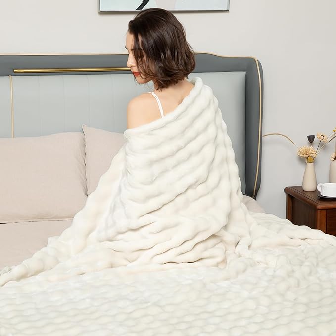 Comelady Fleece Throw Blanket,Super Soft Throw Blanket for Couch,3D Bubble Warm Fluffy Blanket for Bed Sofa Room Decor-Lightweight Cozy Fuzzy Blanket for All Seasons(Beige,50"×60")