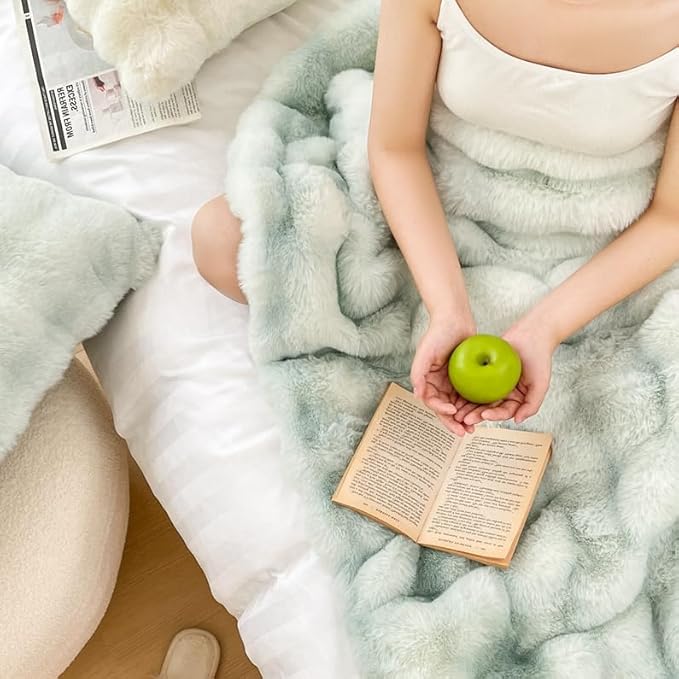 H&D Faux Fur Throw Blanket for Couch,Fluffy Cozy Soft Plush Luxury Thick Fuzzy Fleece Blanket for Couch Bed Sofa Bedroom Living Room,Comfy Bubble Blanket(Sage Green, Queen (80"x90"))