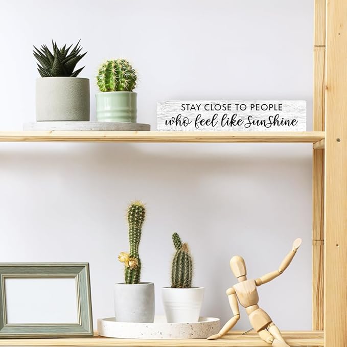 AGMDESIGN Stay Close to People Who Feel Like Sunshine Wood Sign, Rustic Wall Home Decor for Shelf Desk Door, Farmhouse Bedroom Office Front Door Hanging Wooden Plaque, Great Gifts for Friends Families