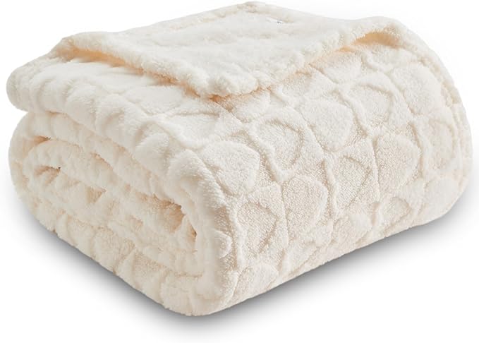 NEWCOSPLAY Super Soft Twin Blanket Off White Love Premium Silky Flannel Fleece 3D Heart Checkered Lightweight Bed Blanket All Season Use (Off White Love, Twin(60"x80"))