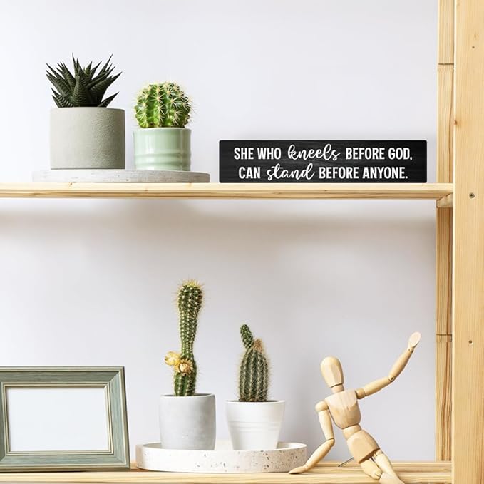 AGMDESIGN She Who Kneels Before God Can Stand Before Anyone Christian Wood Sign, Faith-Based Wall Decor for Shelf Door Desk, Bible Verse Wood Hanging Plaque for Prayer Room Bedroom Home Office Church