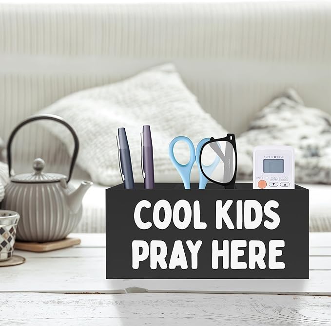 Christian Pen Pencil Crayon Holder for Kids Boys, Cool Kids Pray Here Bible Verse Pencil Pen Holder Organizer for Toddler Boys Room Bedroom Desk Accessories,Room Bedroom Decor