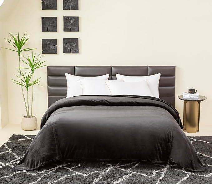 COOVA Oversized King Fleece Blanket 120x138 inches, Soft Cozy Warm Giant Extra Large 10'x11.5' Blanket for Bed, Sofa, Couch,Travel, Camping, California Huge Flannel Big Throw Blanket, Black