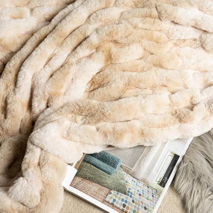 Super Soft Faux Fur Throw Blanket- Brown Fur Throw Blanket Royal Luxury Cozy Plush Blanket use for Couch Sofa Bed Chair, Reversible Fuzzy Faux Fur Velvet Blanket 50 Inch x 60 Inch (Beige)