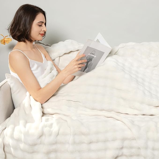 Comelady Fleece Throw Blanket,Super Soft Throw Blanket for Couch,3D Bubble Warm Fluffy Blanket for Bed Sofa Room Decor-Lightweight Cozy Fuzzy Blanket for All Seasons(Beige,50"×60")