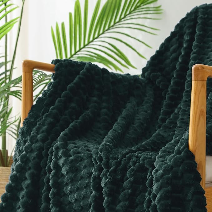 Exclusivo Mezcla Fleece Throw Blanket for Couch, Extra Large Fuzzy Forest Green Bed Blankets, Soft Cozy Plush Sofa Throws for All Seasons, 50x70 Inches