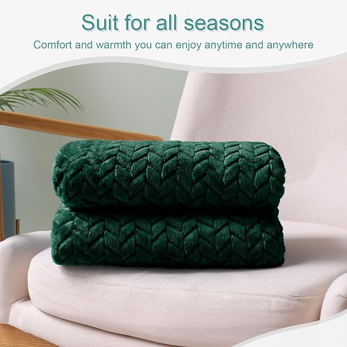 Exclusivo Mezcla Fleece Throw Blanket for Couch and Bed, 50x70 Inches Soft Cozy Jacquard Flannel Blankets, Lightweight Fuzzy Plush Warm Throws for Women, Forest Green