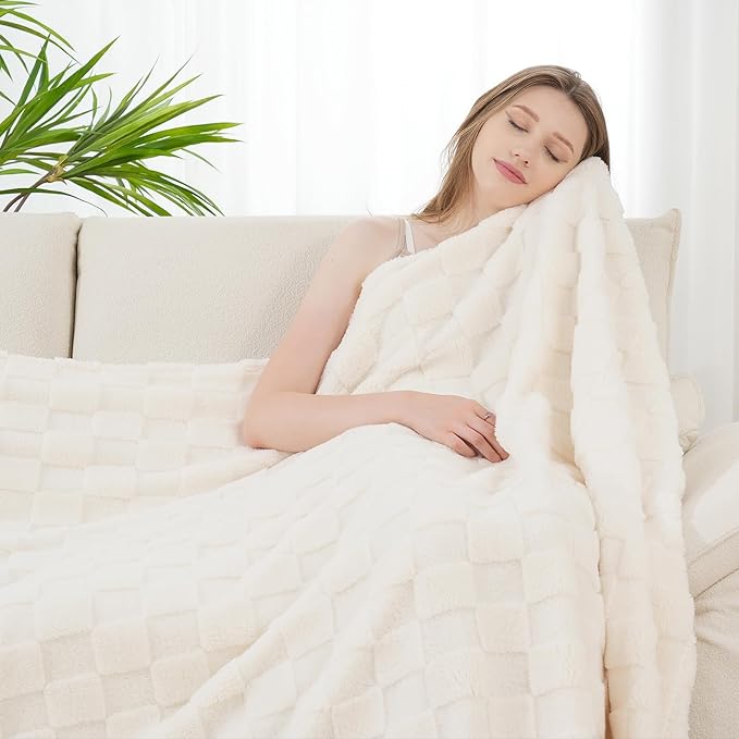 Zyrah White Fleece Twin for Couch Super Soft Twin Blanket 3D Checkered Design Lightweight Decorative Fuzzy Cozy Blankets for Sofa Chair Bed 60x80 Inches