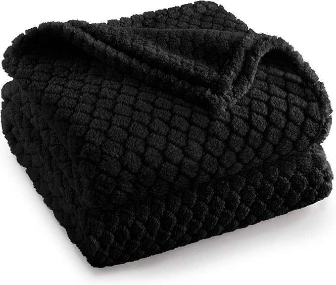 Exclusivo Mezcla Queen Size Fleece Blanket for Bed, Extra Soft Warm Decorative Fuzzy Blanket for Women, Lightweight Cozy Bedding Blankets, 90x90 Inches, Black