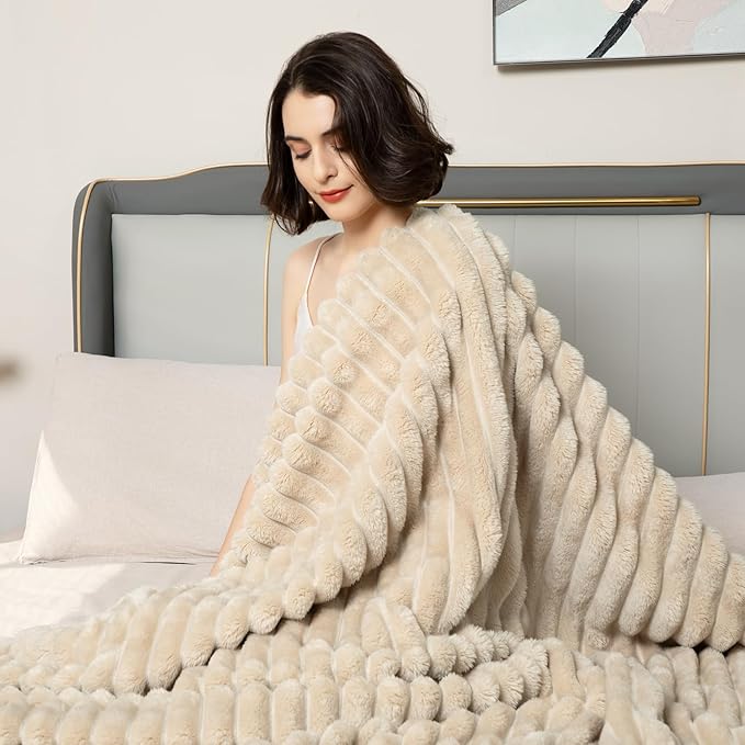 Comelady Fleece Blanket King Size for Bed,3D Ribbed Jacquard Warm Fluffy Throw Blanket for Couch Sofa Room Decor-Lightweight Cozy Fuzzy Blanket for All Seasons(Light Brown,90"×108")