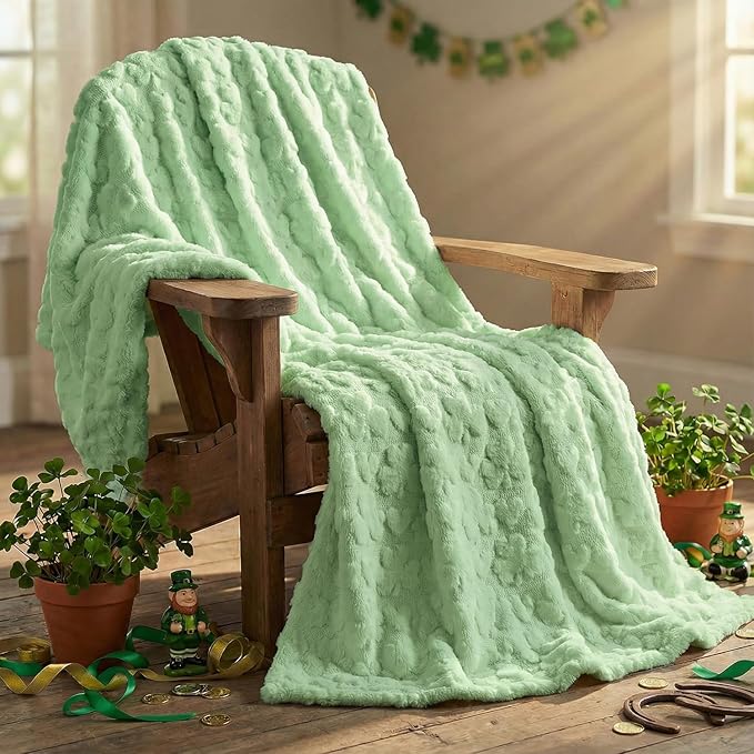 Horaldaily St. Patrick's Day Solid Blanket Throw, Green Shamrock Heart Soft Fuzzy Plush Faux Fur Cozy Blankets for Couch Sofa Bed Lounging, Ideal Gifts for Kids Adults Wife Self, 50x60