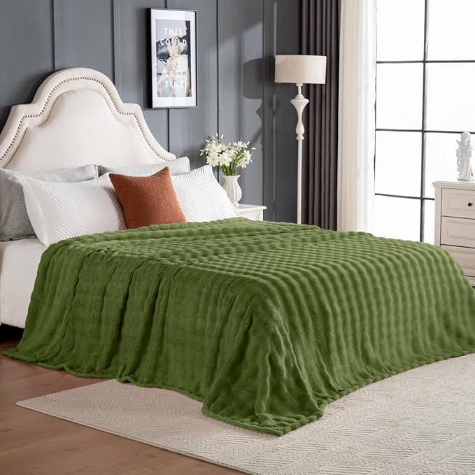 Faux Fur Bed Blankets King Size Green, Soft Fluffy Bubble Blanket for Couch Sofa, Thick Warm Plush Fuzzy Rabbit Fur Large Blanket for All Season Use, 90"X 90"