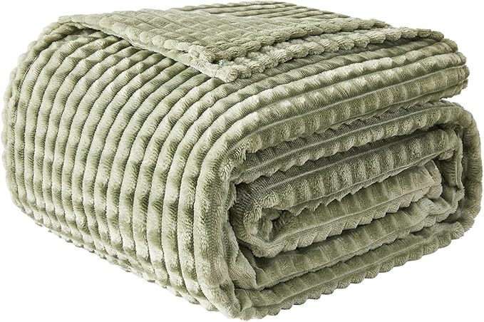 EMME Fleece Blanket, 3D Jacquard Throw Blanket for Couch and Bed, Soft Cozy and Fluffy Blankets Lightweight Luxury Flannel with Geometric Grid Design (Forest Green, 80" x 90")
