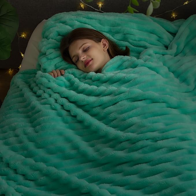 NEWCOSPLAY Super Soft King Blanket Aqua Premium Silky Flannel Fleece 3D Ribbed Jacquard Lightweight Bed Blanket All Season Use (Aqua Ribbed, King(90"x110"))
