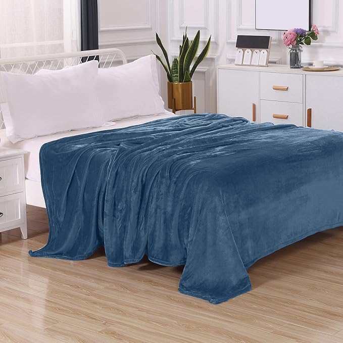 Elegant Comfort Luxury Velvety Feel Blanket, All-Season Lightweight Blanket, Ultra Plush, Soft, Cozy-Fuzzy Flannel Fleece for Couch, Sofa, Bed, Travel, Solid Design, Full/Queen, Navy Blue