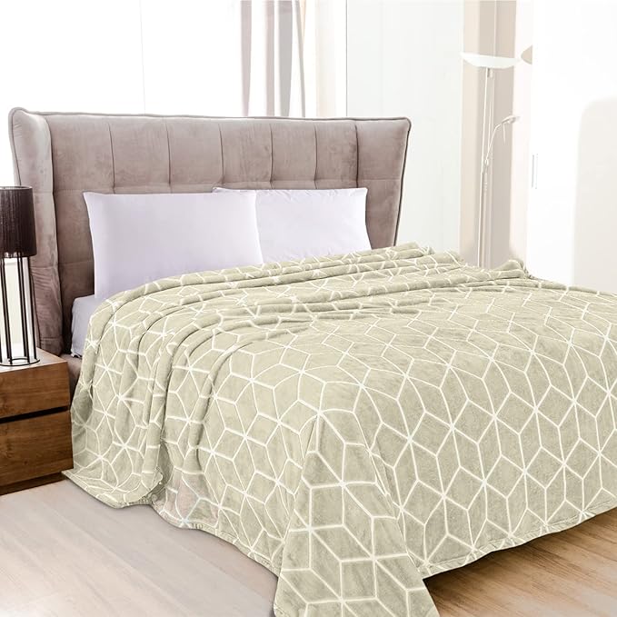Elegant Comfort Luxury Velvety Feel Blanket, All-Season Lightweight Blanket, Ultra Plush, Soft, Cozy-Fuzzy Flannel Fleece for Couch, Sofa, Bed, Travel, Cube Design, King/California King, Cream