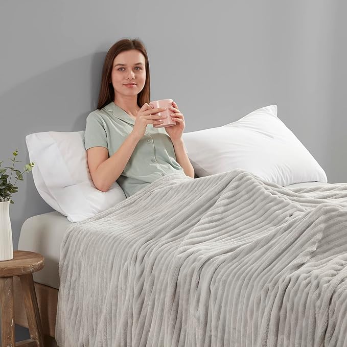 Nestl Ligth Grey Blanket Queen Size for Bed - Cozy Warm Fuzzy Blankets for Women, Plush Large Fleece Throws for Girls - Silver, 90 x 90 Inches