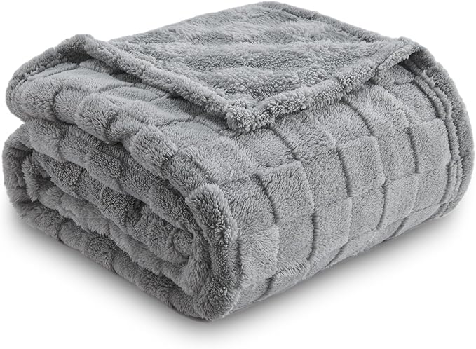 NEWCOSPLAY Super Soft King Blanket Grey Premium Silky Flannel Fleece 3D Checkered Lightweight Bed Blanket All Season Use (Grey Checkered, King(90"x110"))