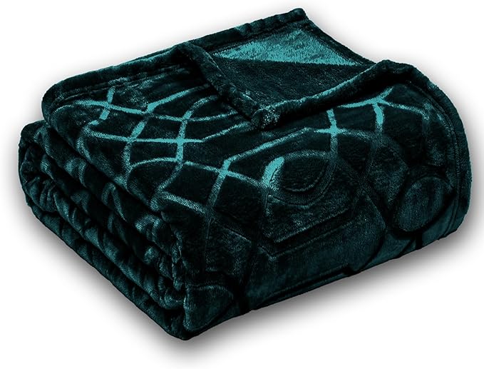 Soft Cozy Fleece Queen Size Blanket, 90x90 Inches – Lightweight Plush Blanket for Bed, Fuzzy 3D Jacquard Design - Forest Green