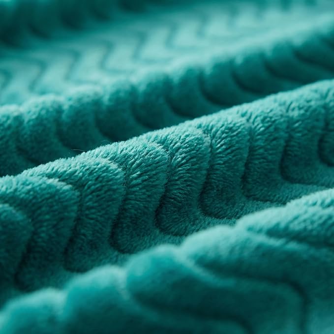 Exclusivo Mezcla Queen Blanket for Bed, Cozy Lightweight Fleece Blankets for All Season, Decorative Giftable Fuzzy Plush Wave Textured Suitable for Women, Men, Teal, 90x90 Inches