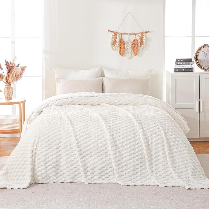 Bnuitland Oversized King 3D Jacquard Flannel Blanket 120x120 Inches, 300GSM Soft Fuzzy Leightweight for Bed,Sofa,Couch, Extra Large Fleece 10x10 Huge Blanket for Whole Family, Ivory
