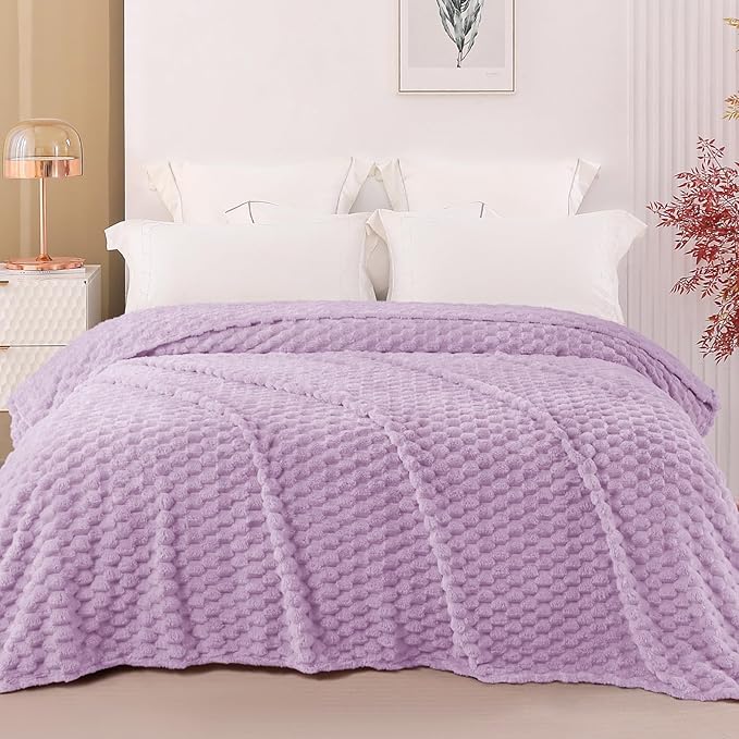 Exclusivo Mezcla Fleece Queen Blanket for Bed, Extra Large Fuzzy Lilac Purple Bed Blankets, Soft Cozy Plush Sofa Throws for All Seasons, 90x90 Inches