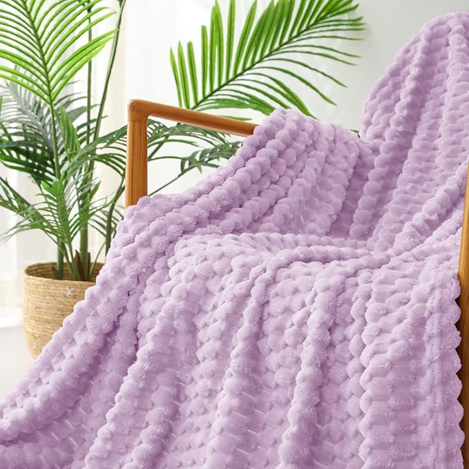 Exclusivo Mezcla Fleece Queen Blanket for Bed, Extra Large Fuzzy Lilac Purple Bed Blankets, Soft Cozy Plush Sofa Throws for All Seasons, 90x90 Inches