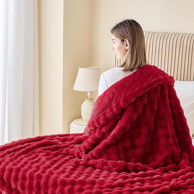 NEWCOSPLAY Faux Fur Twin Blanket Red Bubble Blanket Thick Warm Soft for Couch Sofa Bed 550GSM (Red, Twin(60"x80"))