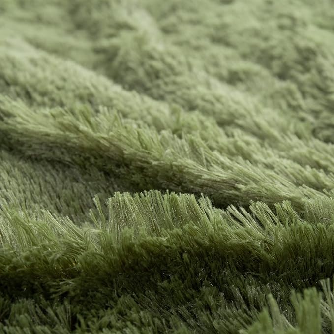 YUSOKI Faux Fur Queen Blanket(Olive Green,90" x 90"),Whithout Pillows,Winter Lightweight Plush Fuzzy Soft Cozy Microfiber Comfy Bed Blanket for Women Kids Girls Couch Sofa Washable