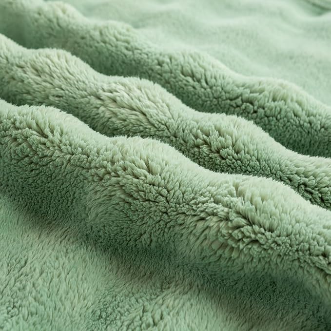 YUSOKI Luxury 3D Bubble Light Weighted Queen Blanket 4.7lb,All Ages,Home Decoration, (Sage Green,90 * 90inches)