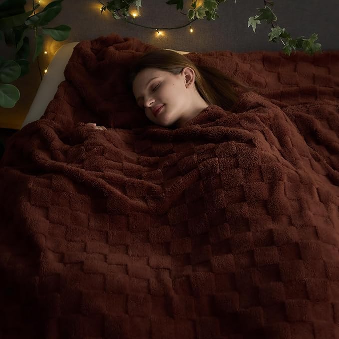 NEWCOSPLAY Super Soft King Blanket Coffee Premium Silky Flannel Fleece 3D Checkered Lightweight Bed Blanket All Season Use (Coffee Checkered, King(90"x110"))