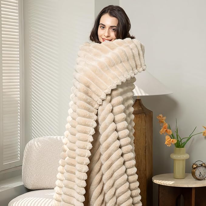 Comelady Fleece Blanket King Size for Bed,3D Ribbed Jacquard Warm Fluffy Throw Blanket for Couch Sofa Room Decor-Lightweight Cozy Fuzzy Blanket for All Seasons(Light Brown,90"×108")