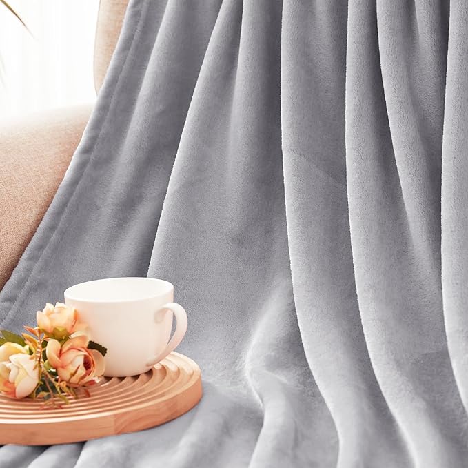 Exclusivo Mezcla Fleece Throw XL Blanket for Couch, Sofa, Super Soft and Warm Light Grey Blankets, All Season, Cozy, Plush, Lightweight, 50x70 Inches