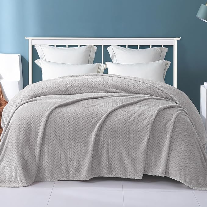 Exclusivo Mezcla Fleece Twin Size Blanket for Bed, 60x80 Inches Soft Cozy Jacquard Flannel Blankets, Lightweight Fuzzy Plush Warm for Women, Light Grey