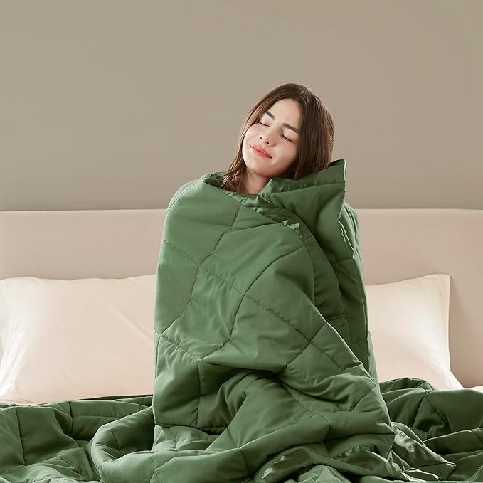 Madison Park Queen Blanket Quilted Microfiber, Satin Binding, 3M Scotchgard Moisture Wicking, Soft and Lightweight Summer Blanket for Couch, Windom, Full/Queen, Green